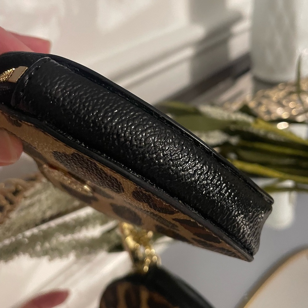 Tory Burch Limited Edition Heart Key Ring Pouch - Picture 5 of 8